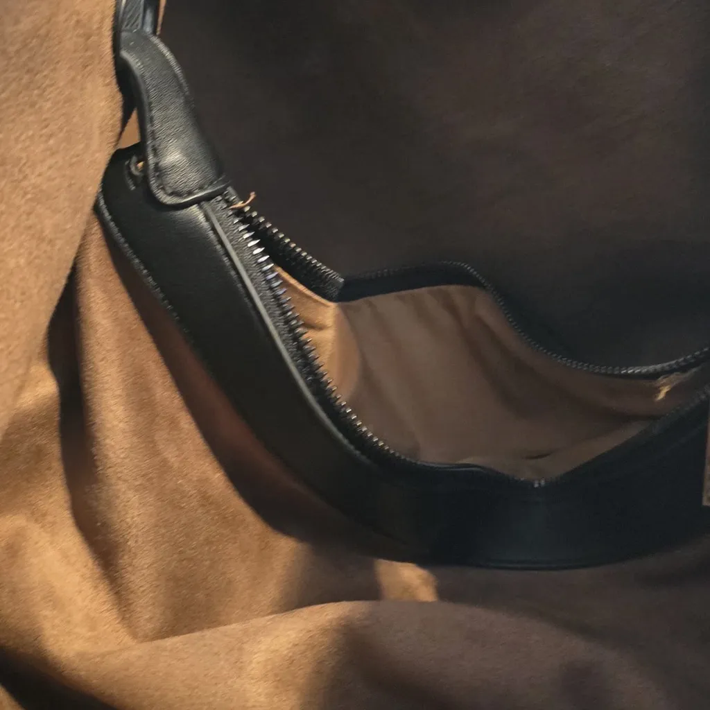 Sondra Roberts Black Leather Tote - Image 10