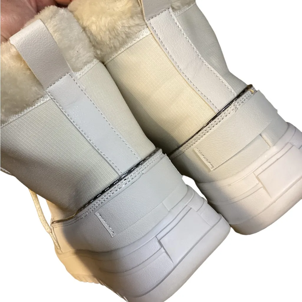 Fuzzy Boots. Winter white. Size 9 - Image 8