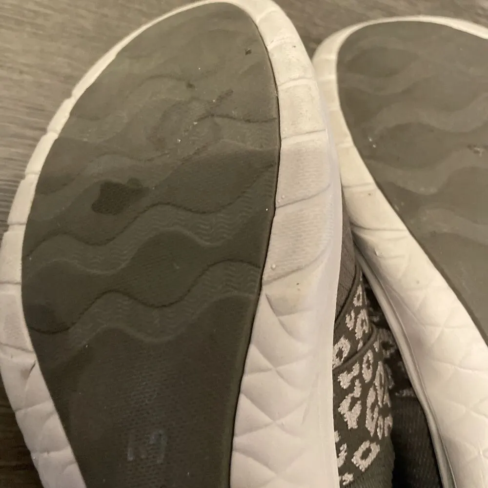 Womens Sz 8.5 Clarks Loafer Cloudsteppers Slip-on  Print Wrap - Image 10