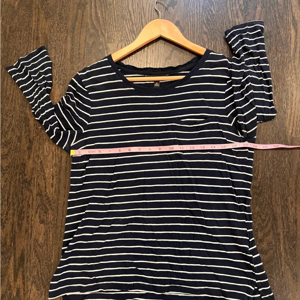 Banana Republic Navy and White Fitted Long Sleeve Tee - Image 7