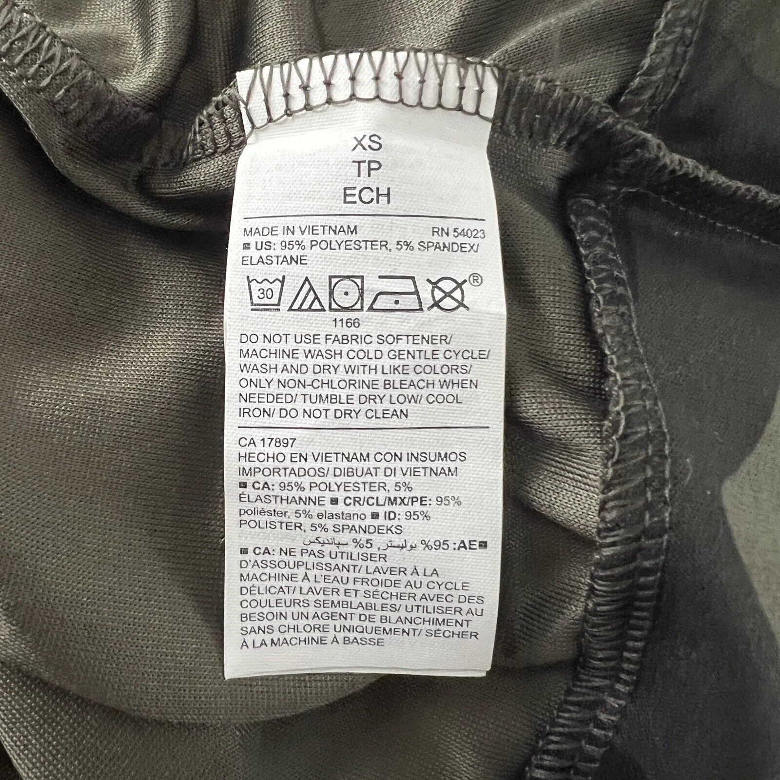 Old Navy Active Shirt Womens XS Green Camouflage Cropped Breathe On Workout‎ Gym - Image 7