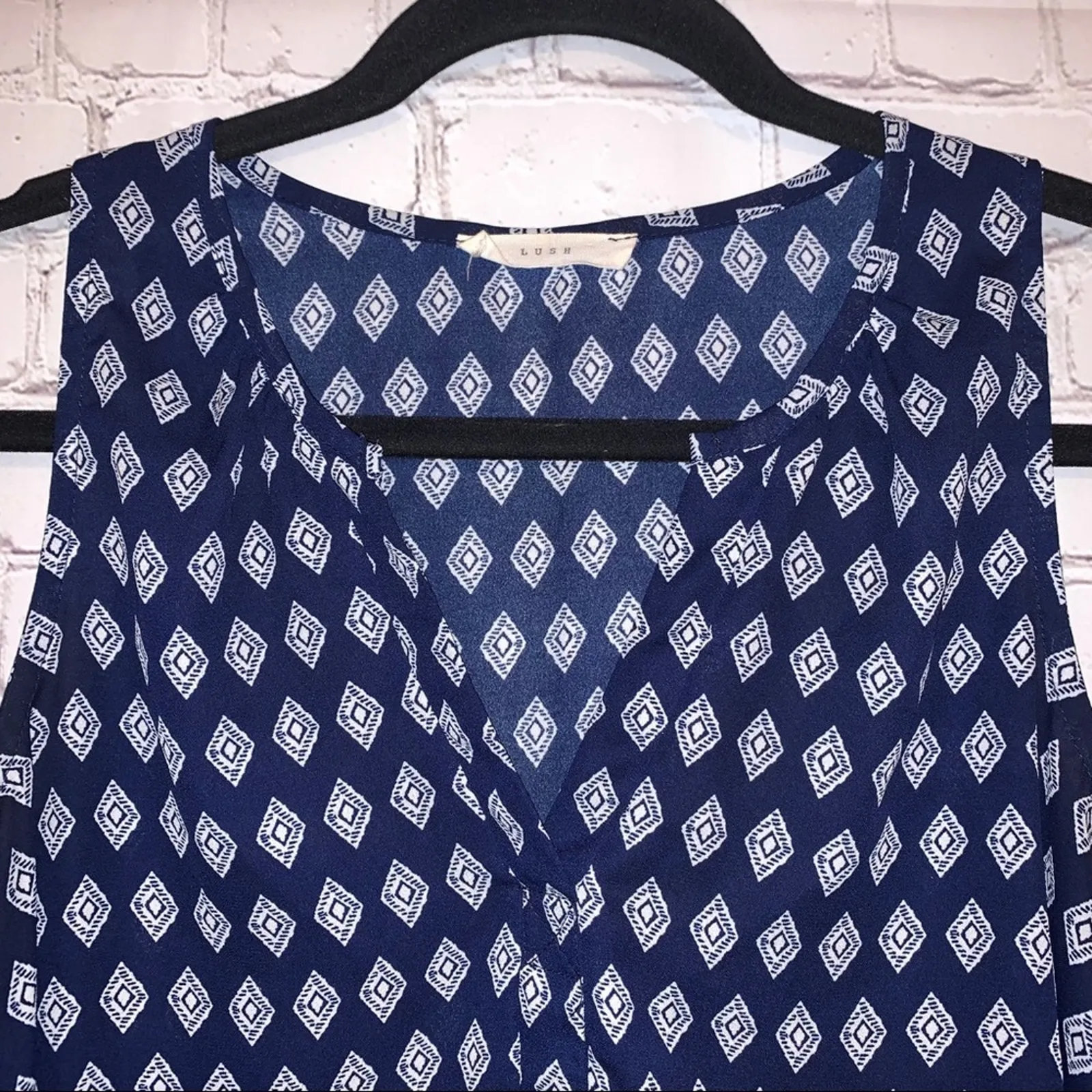 Lush Blue Sleeveless V Neck Diamond Print Blouse - Image 2