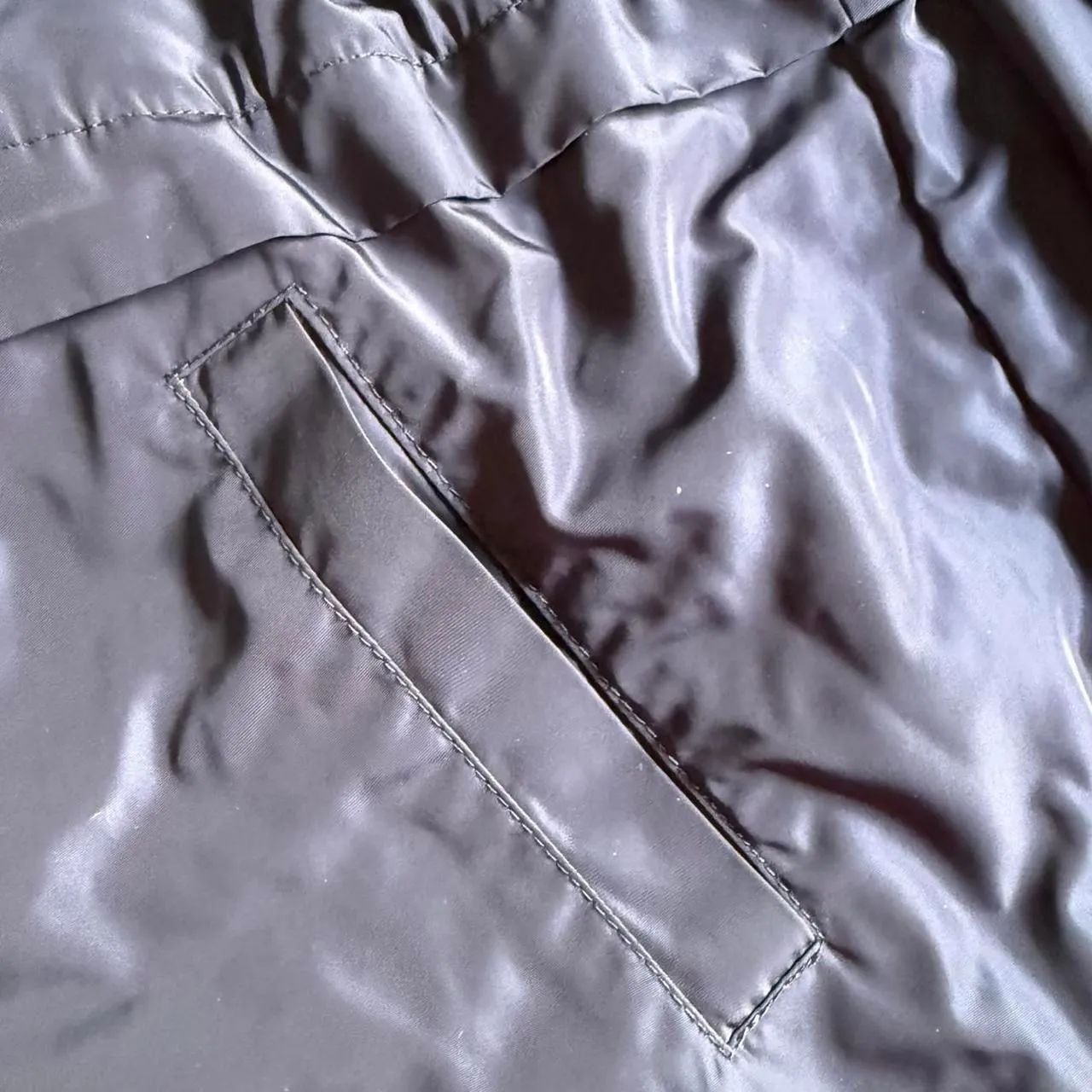 ommy Hilfiger Women's XL Navy Blue Windbreaker Jacket Full Zip Striped Cuffs - Image 4