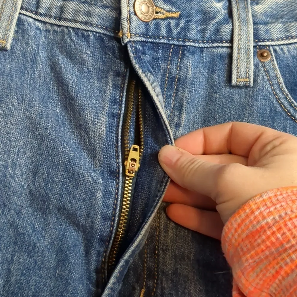 Levi's high waisted mom shorts size 32 - Image 7