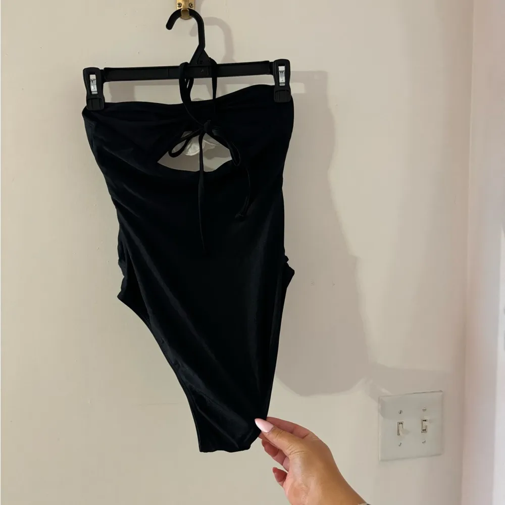 black one piece with cutouts and white flower detail size S from Cider - Image 4