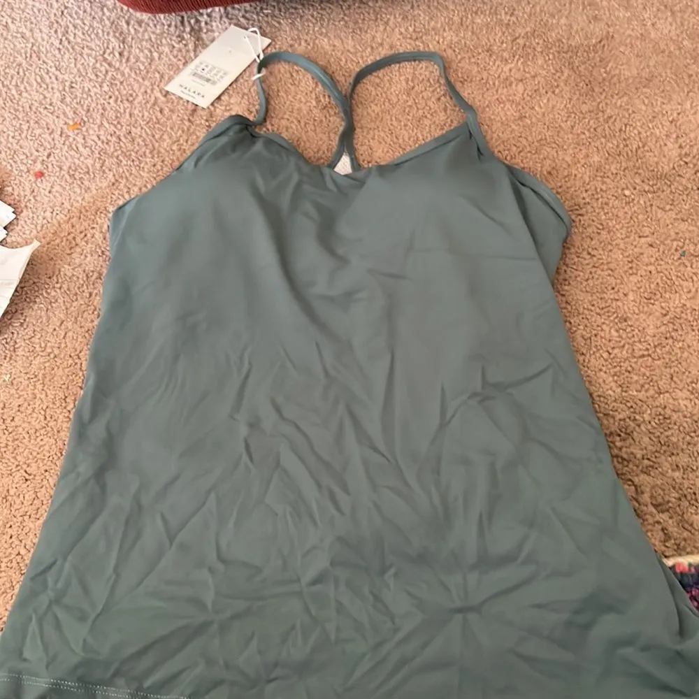 NWT halara tank top L - Image 4