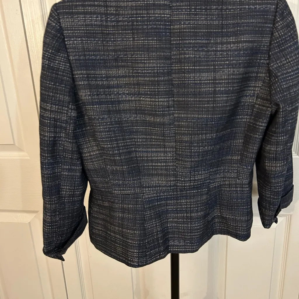 Tahari silky inner lined Tweed Blazer - Image 3