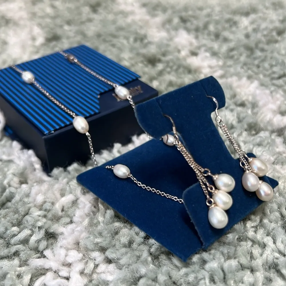 Barbiecore lewk REAL PEARL ✨🐚✨ earring and necklace set. Brand new in box! Elegant & classic! White - Image 6