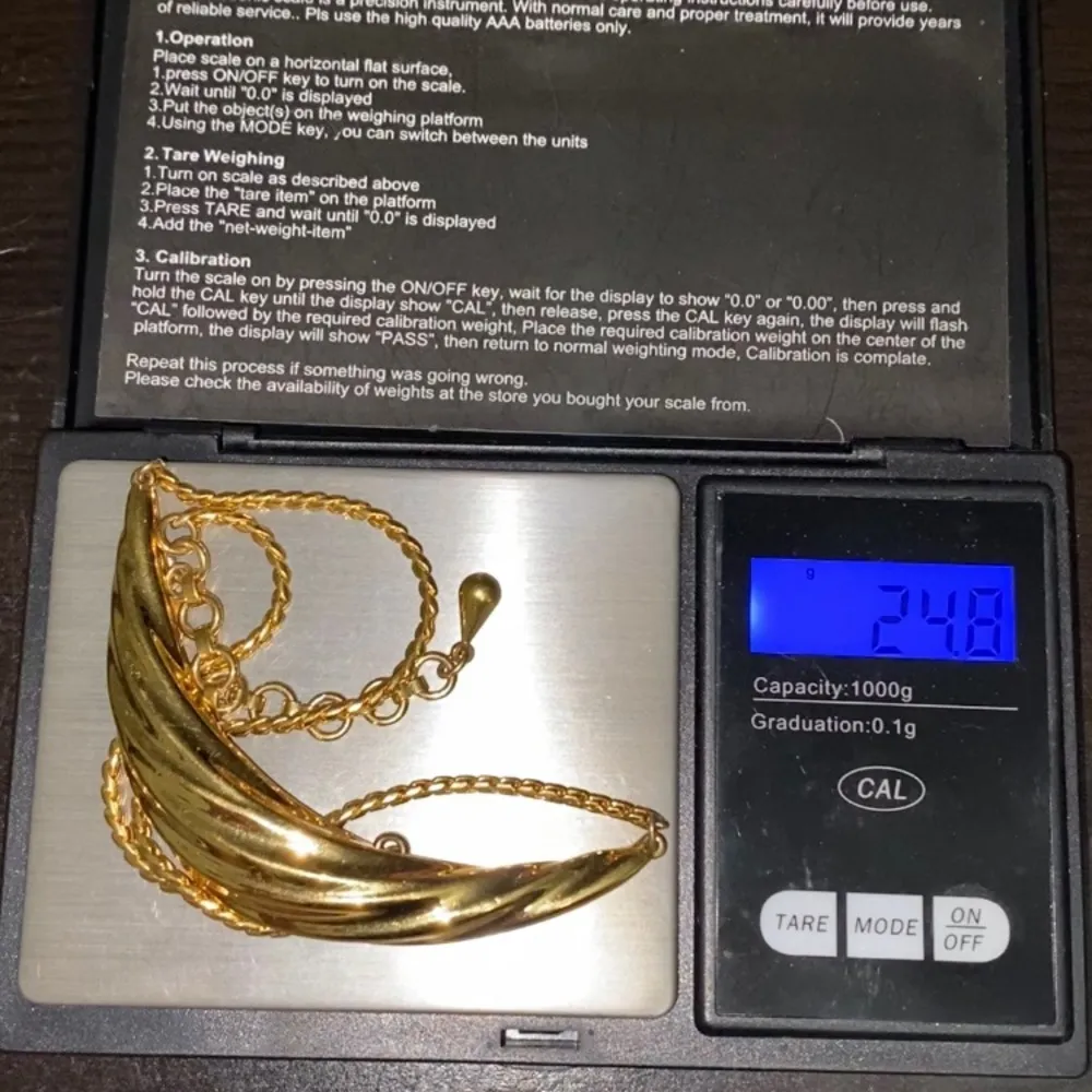 Vintage MONET Crescent Ruffled Bar Pendant Choker Gold tone Necklace - Image 9