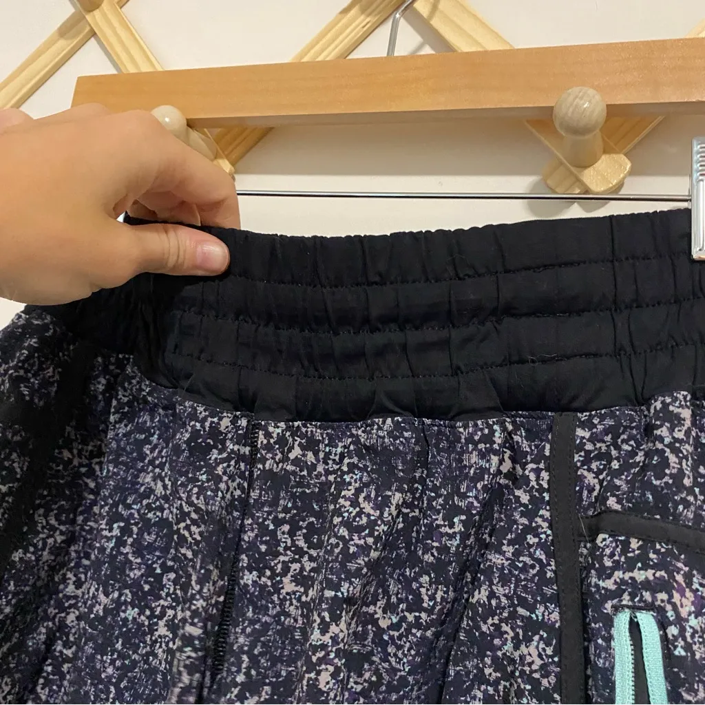 Lululemon Tracker Short Black with Multicolor Pattern size 8 - Image 6