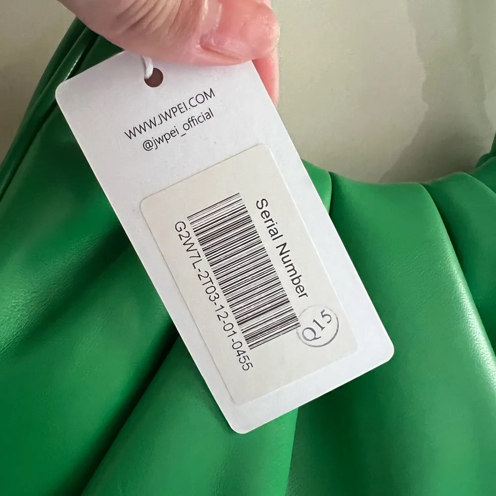 NWT JW PEI Gabbi Ruched Vegan Shoulder Bag in Grass Green - Image 9