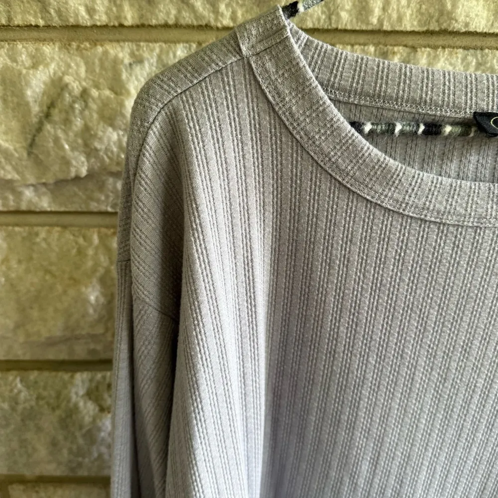 Jessica Simpson Ribbed Gray Top Medium Rouched Sleeve - Image 3