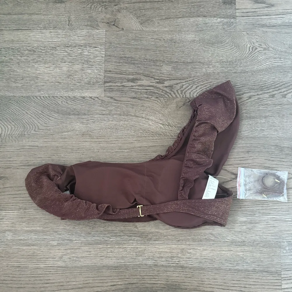 Abercrombie & Fitch Shimmer One-Shoulder Ruffle Bralette Swim Top -‎ Size L NWOT - Image 4