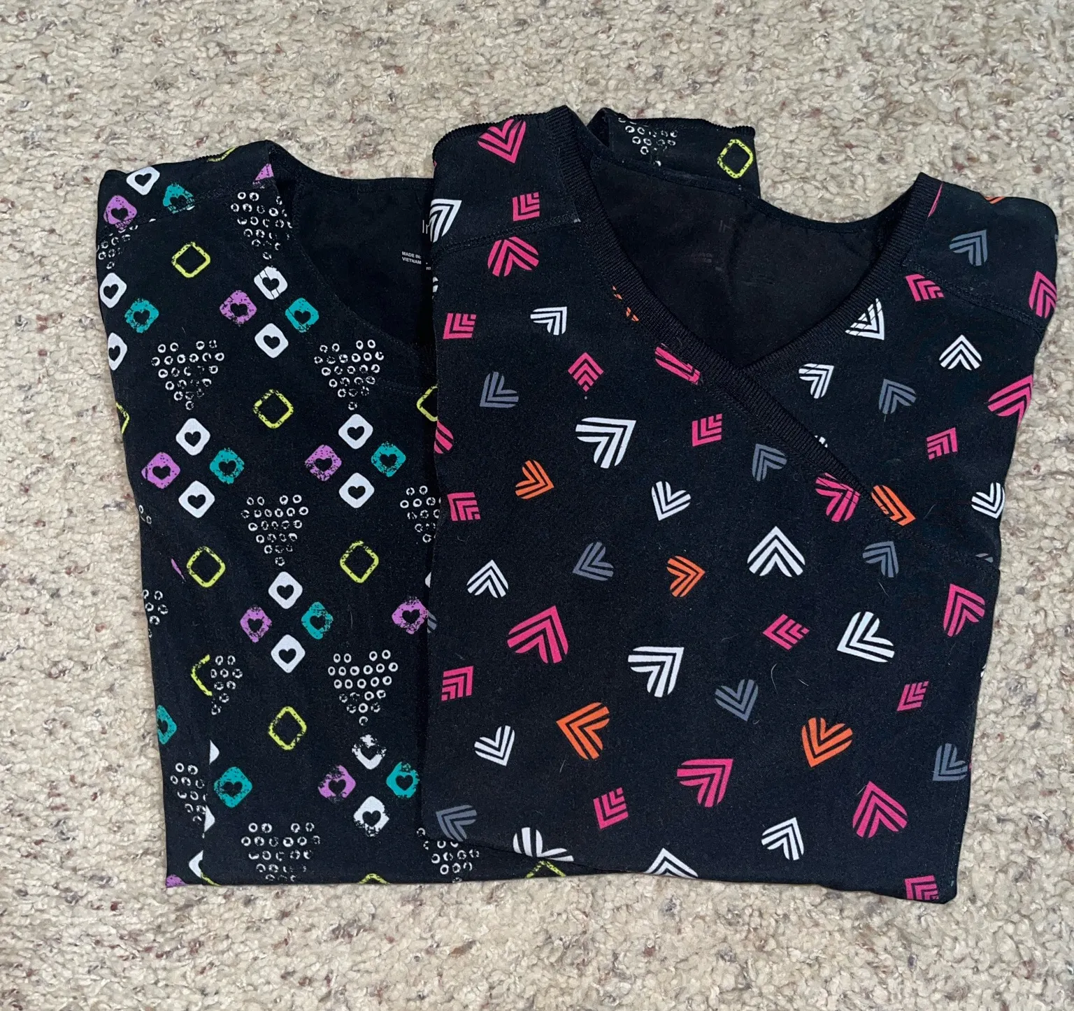 WOMENS CHEROKEE INFINITY MULTICOLOR PATTERN SCRUB TOP BUNDLE / SIZE MEDIUM - Image 1