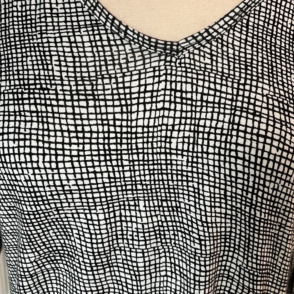 Onque Casual Black White Top Womens Small - Image 4