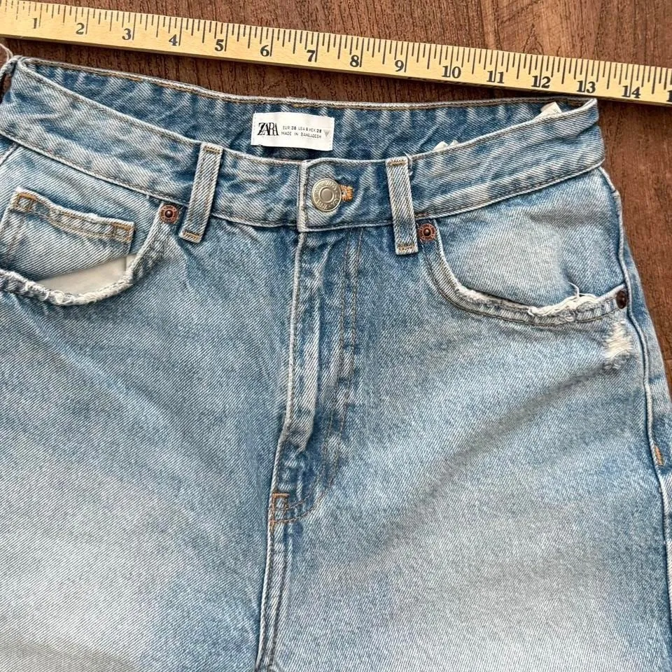 ZARA – Women's High Rise Distressed Mom Jeans – Size 6 - Image 4