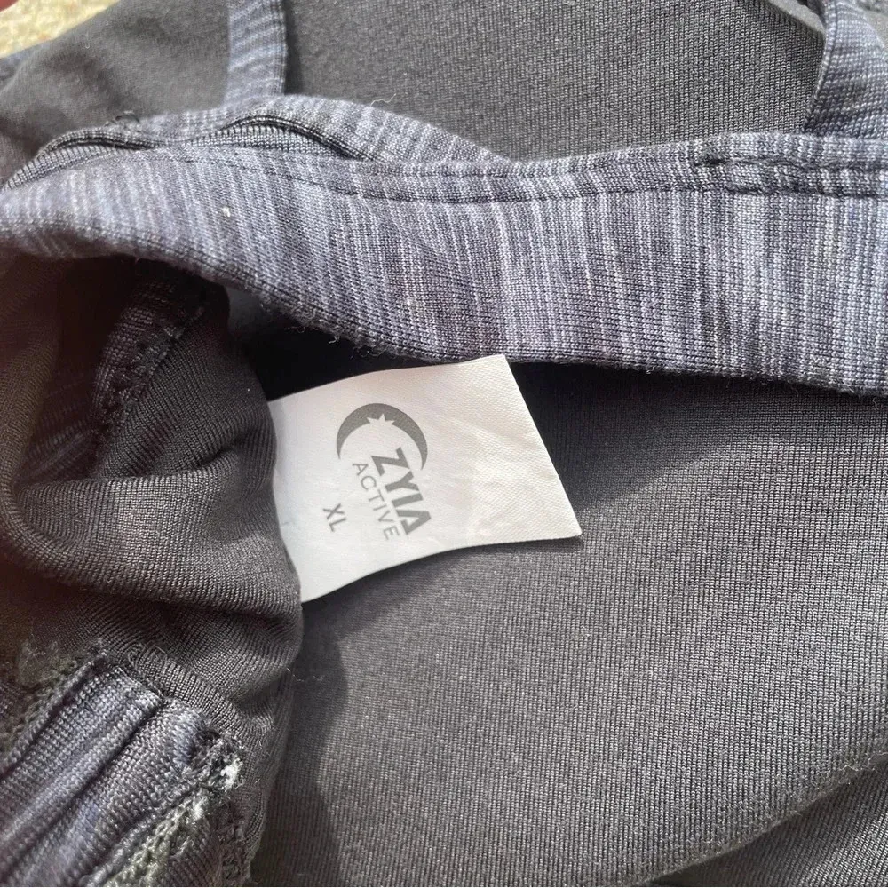 ZYIA Active Luxe Strappy Padded Sports Bra Charcoal/Black Space Dye Size XL - Image 5