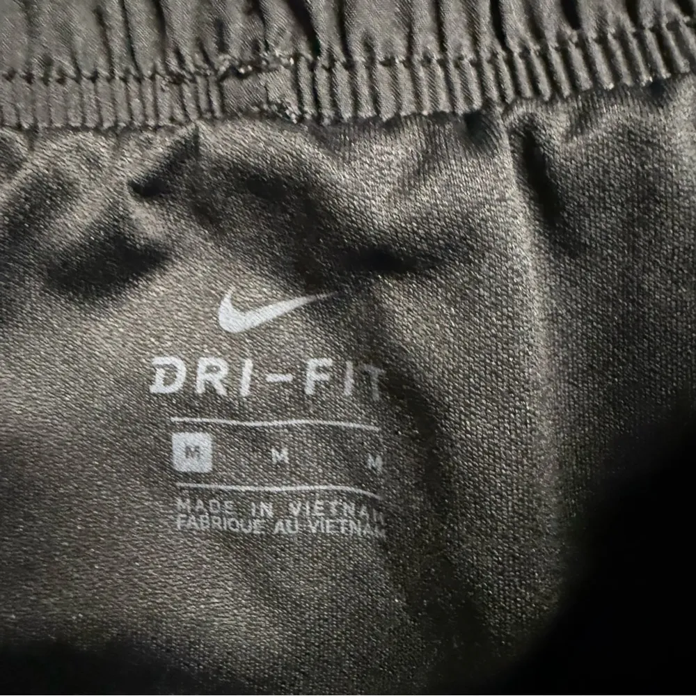 Women's Black Athletic Active Workout Running Shorts Size Medium EUC - Image 3