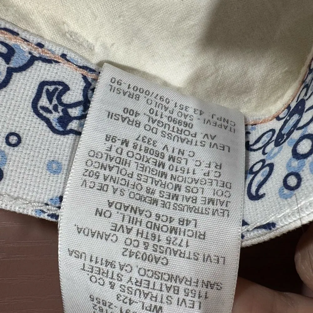 Levi's Women's White Faux Flap Front Pocket Crop Jeans Size 4 - Image 9