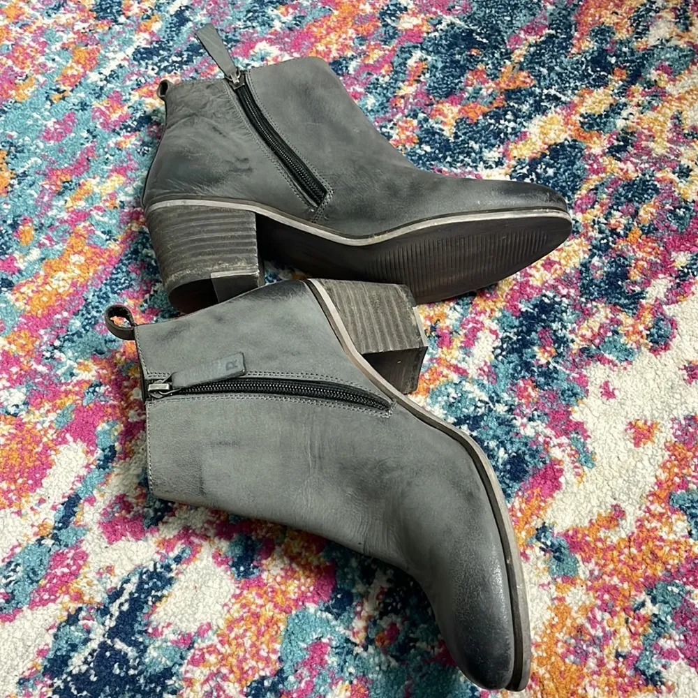 Roan by Bed Stu Gray Distressed Leather Short Ankle Booties - Image 6
