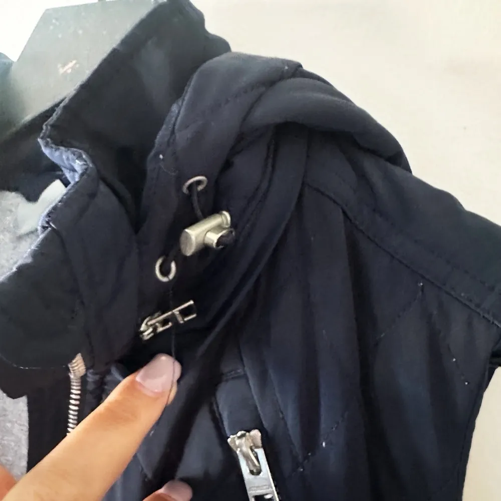 Athleta Teton Navy Quilted Hooded Zip Front Utility Vest Women's Size XS - Image 6