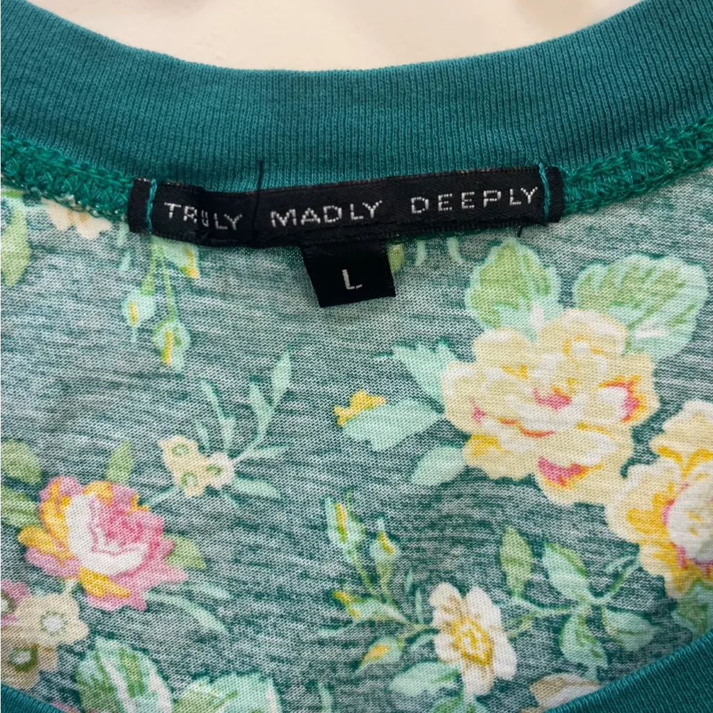 Truly Madly Deeply Women’s Floral tank top Size Large - Image 4