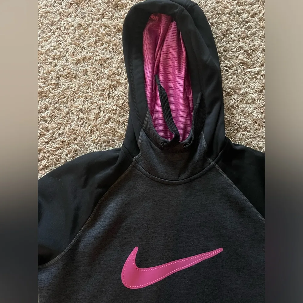 Nike  thermafit sweatshirt size medium - Image 5