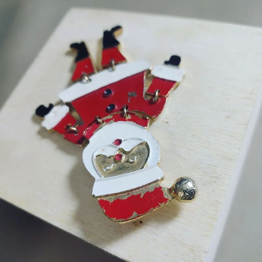 1950 Articulated Santa Claus Enamel Pin Brooch Vintage Gold Tone Metal Christmas Red - Image 7