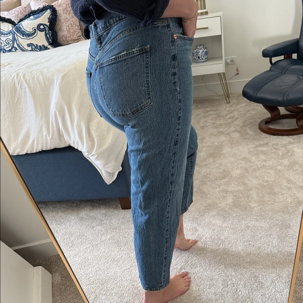 Universal Thread Women's vintage straight leg medium wash Blue Jeans - Image 6