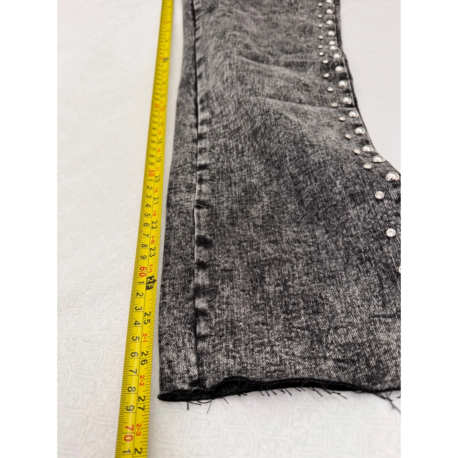 AQUA Studded Jeans High Rise Straight Leg Cropped‎ Gray Wash Size 28 - Image 11