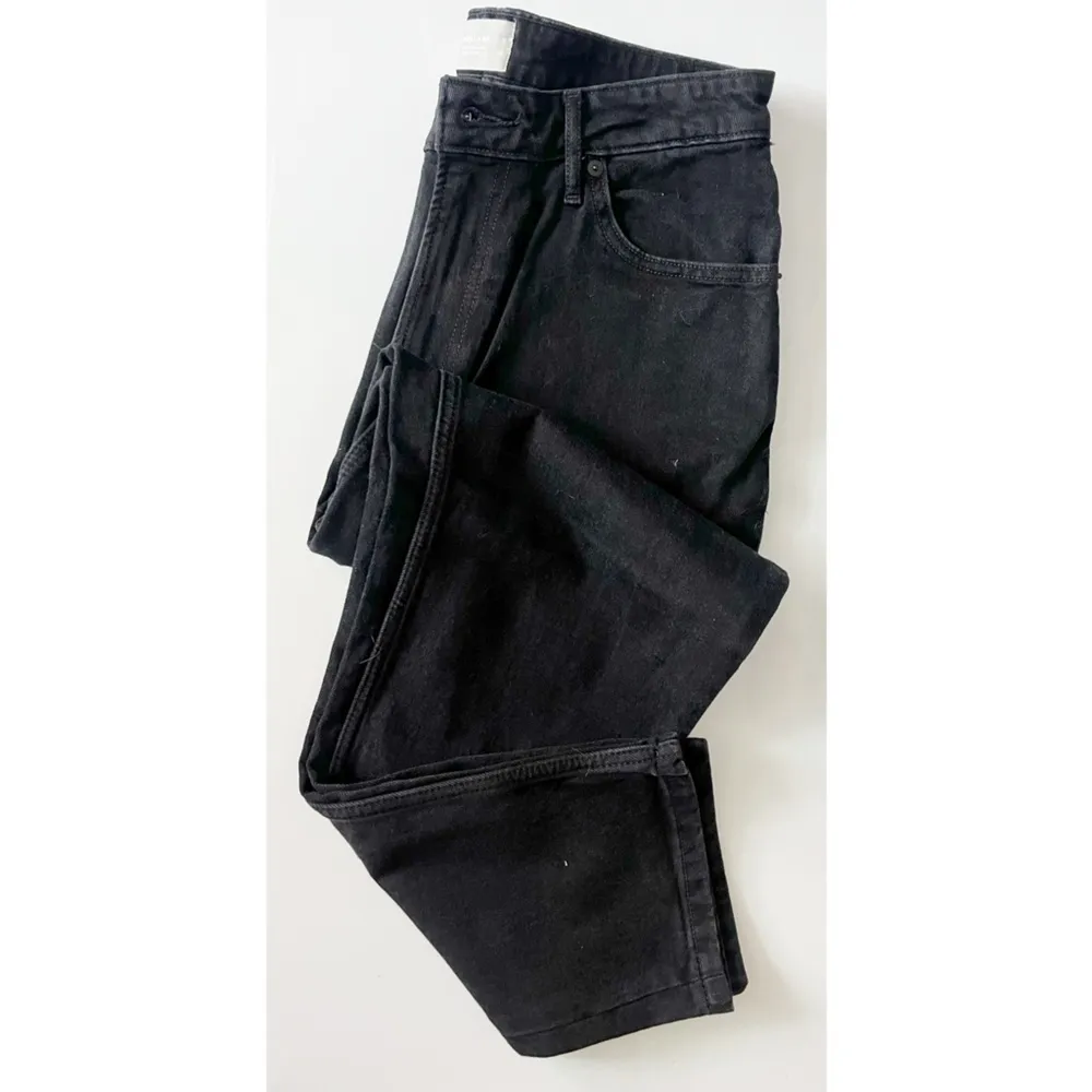 Everlane • Curvy Cheeky Washed Black Denim Jeans - Image 6