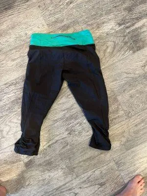 Lululemon Capri Size 6 - Image 2