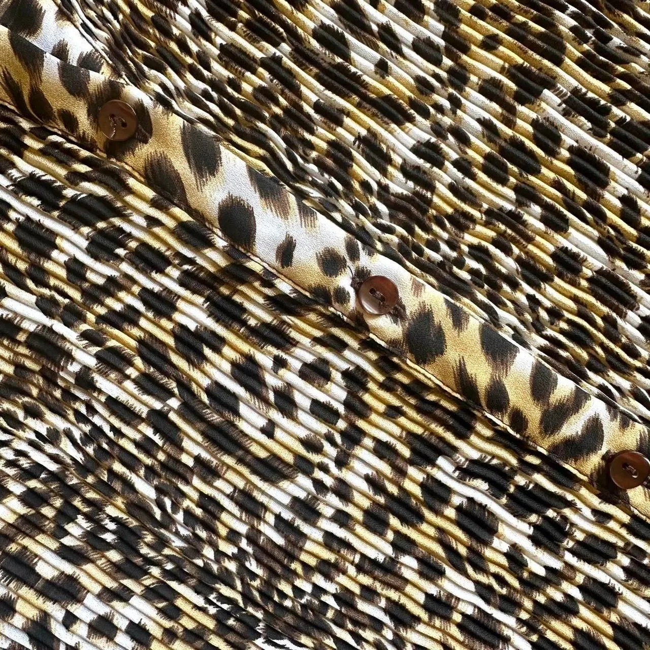 Essentials by Milano Pleated Leopard‎ Print Blouse Ruffle Flare Sleeves Sz S Brown - Image 2