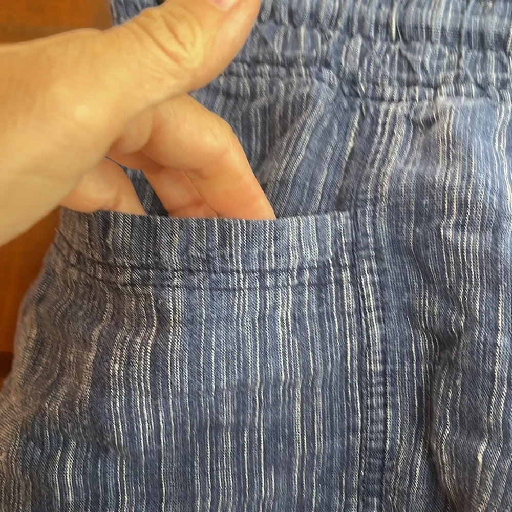 Athleta space striped linen shorts with two front pockets and two back pockets - Image 2