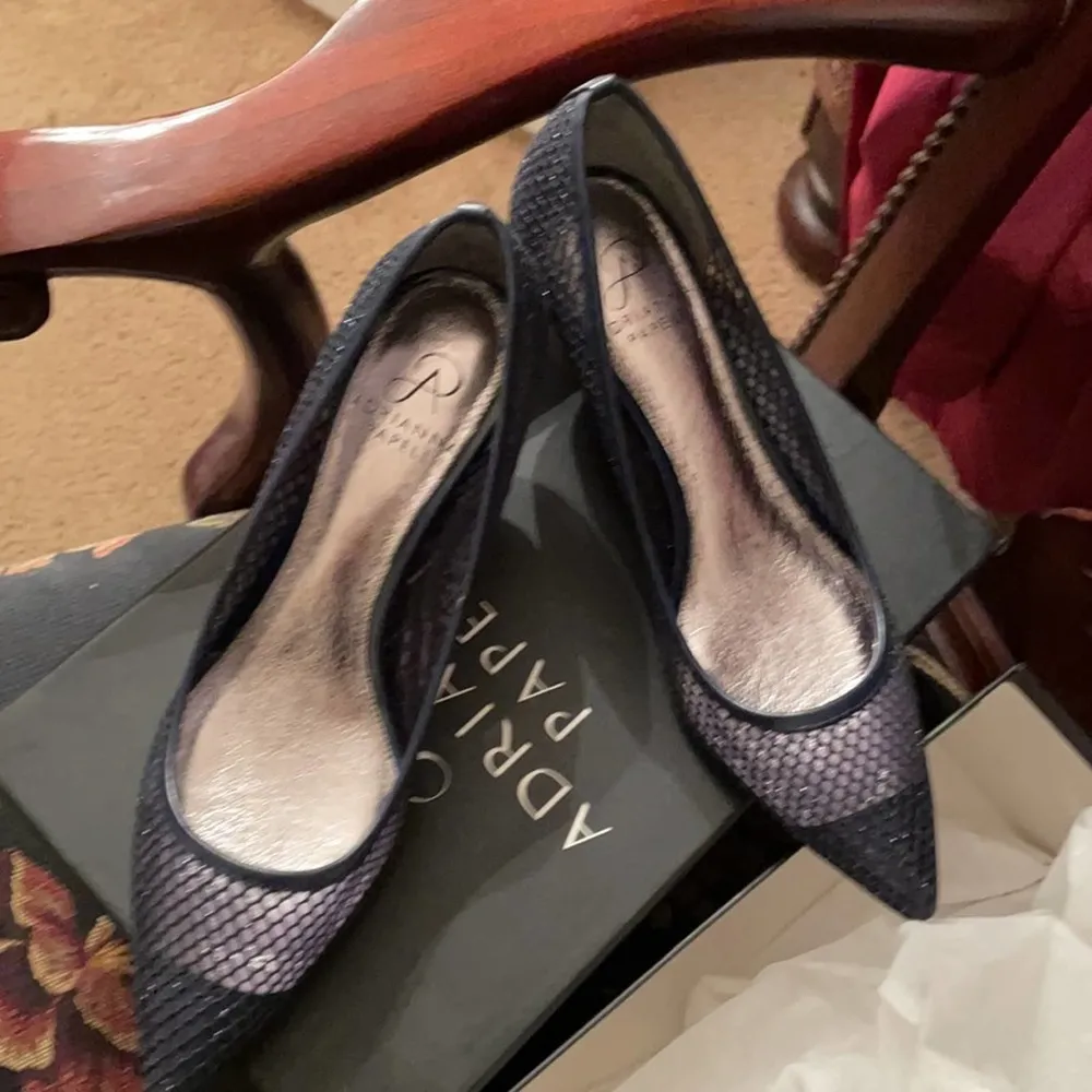 Adrianna papell navy pointed heels size 7.5 - Image 4