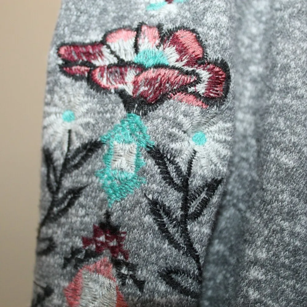 Knox Rose Embroidered Sweater Grey Floral Women’s Size Medium - Image 6