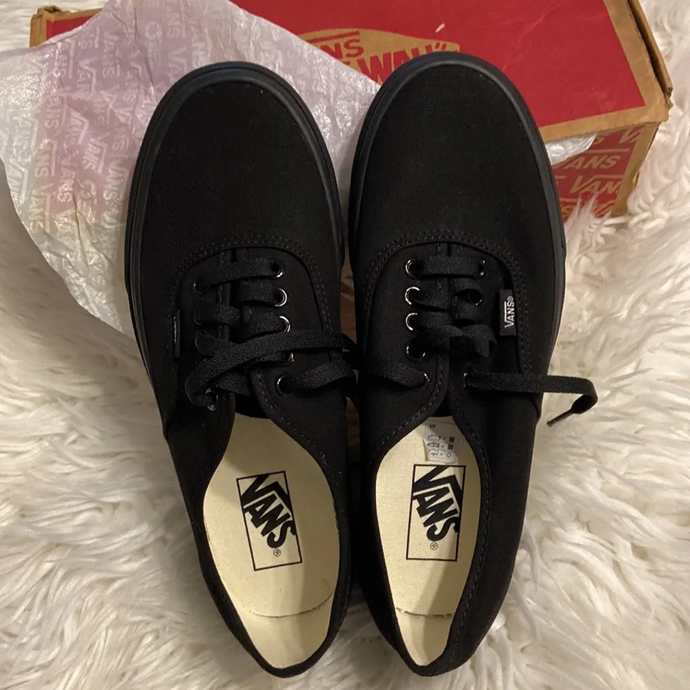 Vans of the Wall Shoes size 8 mans and 9.5 women’s brand new with box - Image 10