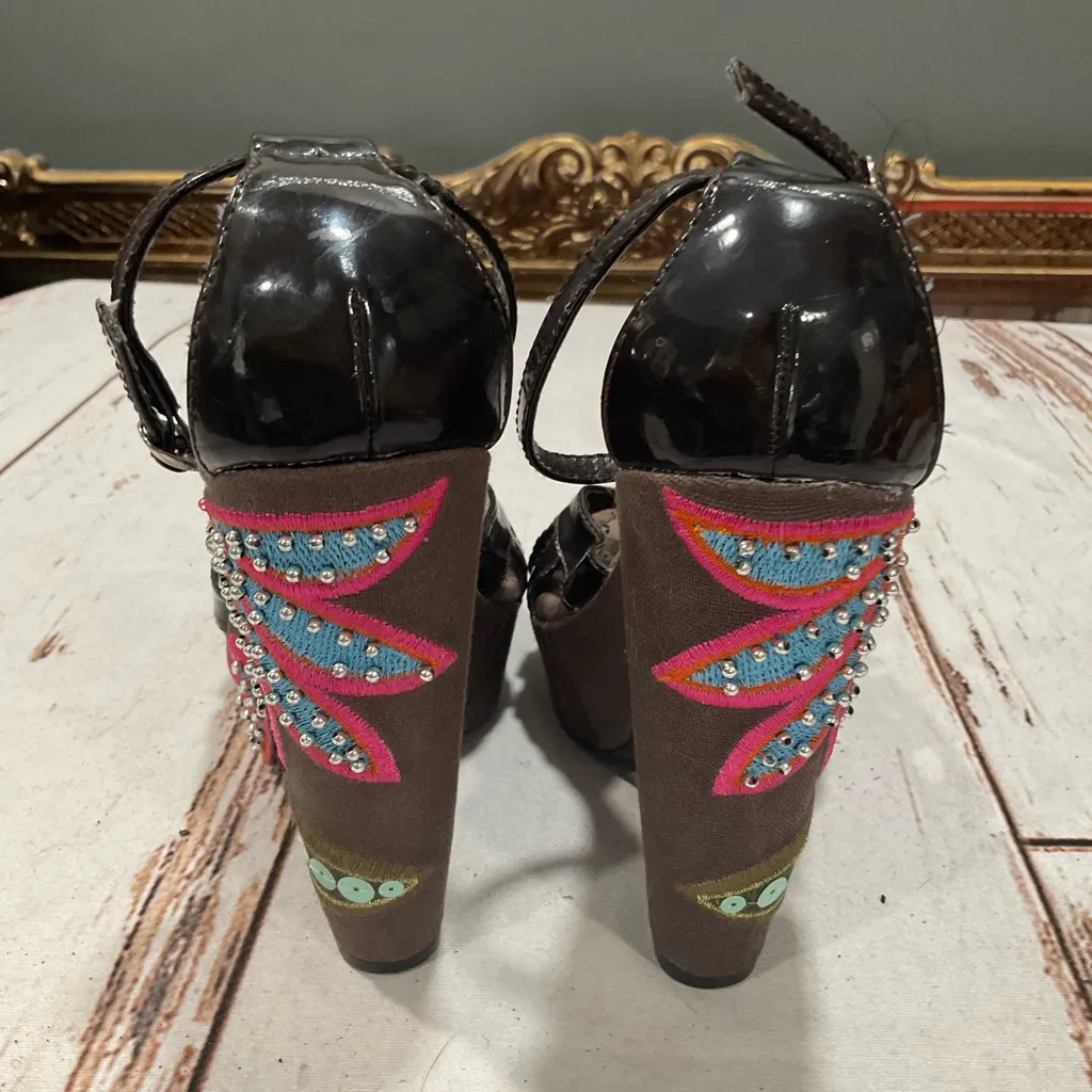 COLIN STUART EMBROIDERED FLORAL WITH BEADS PLATFORM HEELS - Image 6