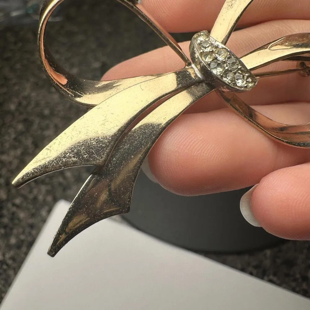 Vintage Rhinestone Bow Ribbon Gold Tone Brooch Pin - Image 7