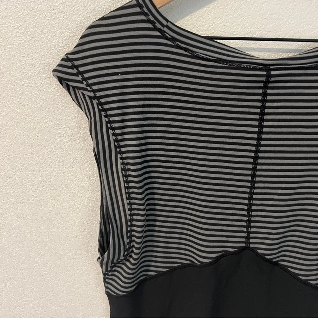 Lululemon Black & Gray Striped Womens Cap Sleeve Scoop Neck Top Mesh Back Size 6 - Image 8