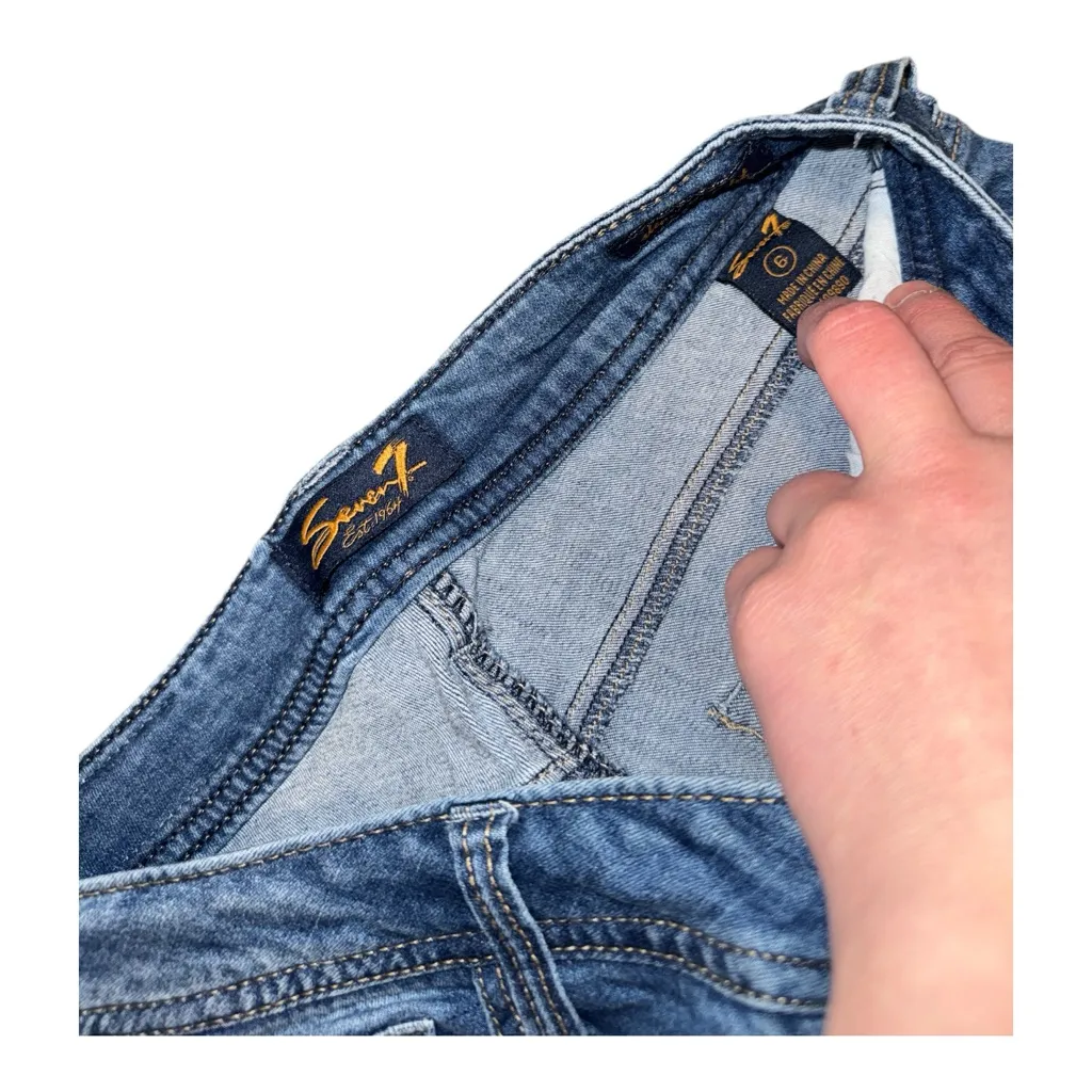 Seven7 Women's Blue Distressed Capri Jeans - Image 3