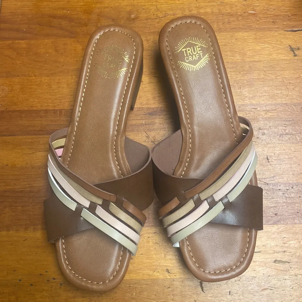 - True craft sandals size 10 NWOT - Image 3