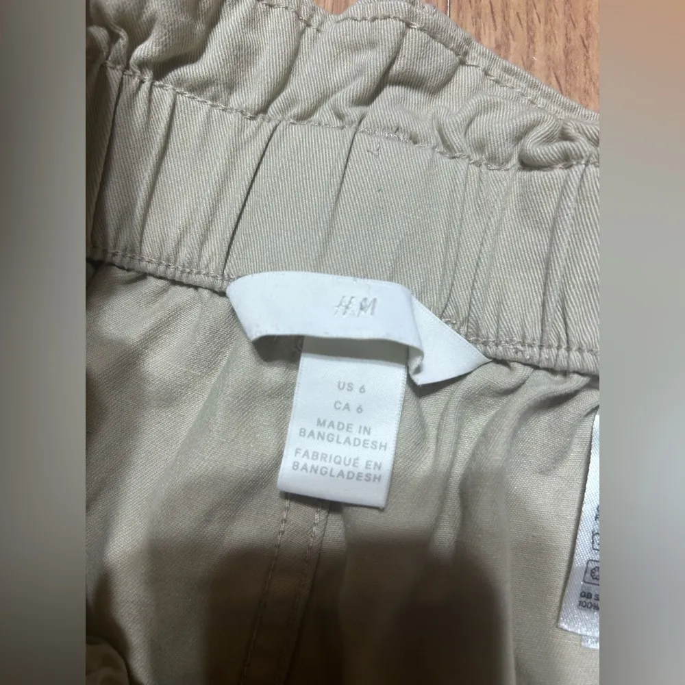 Women’s H&M high waisted short beige U.S. 6 - Image 2