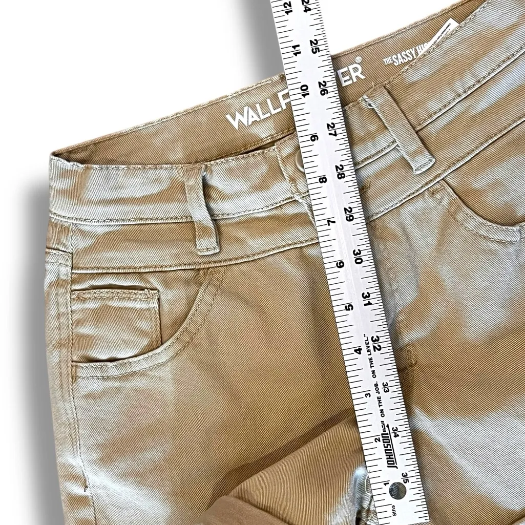 Junior's Wallflower Sassy High Rise Cuffed Hems Pockets Shorts Size 1 Beige - Image 7