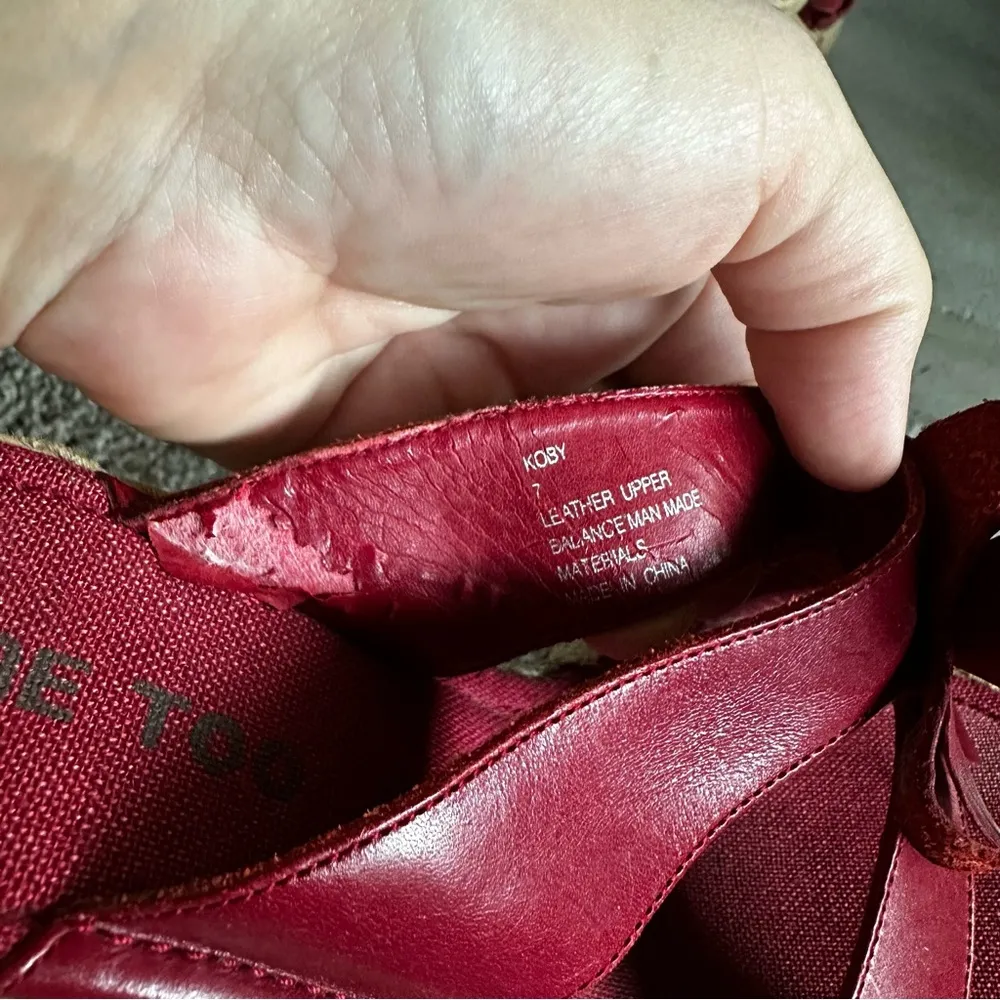 Me Too red flower wedge sandal size 7 - Image 3