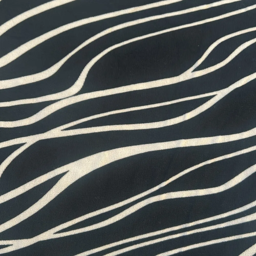 Chico’s Black White Travelers 3/4 Sleeve Asymmetrical Top Sz 1 / 8-10 - Image 3