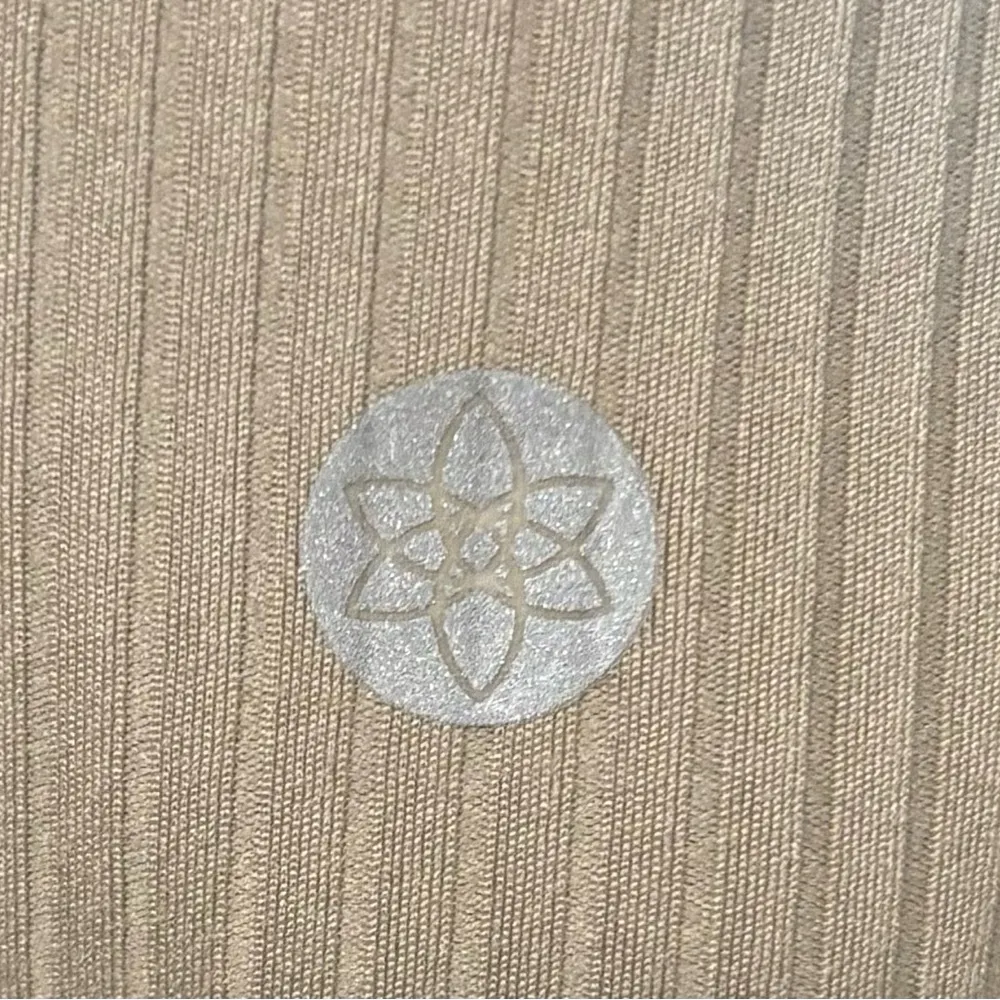 NWT Harmony Balance Cropped Workout Top with Built In Bra Size M - Image 8