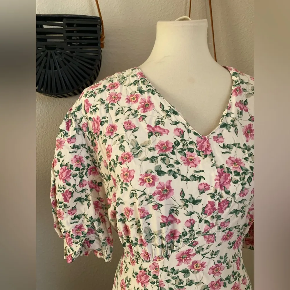 Silhouettes Floral V Neck Tie Dress, Shorts Sleeve Dress, Size 16W - Image 2