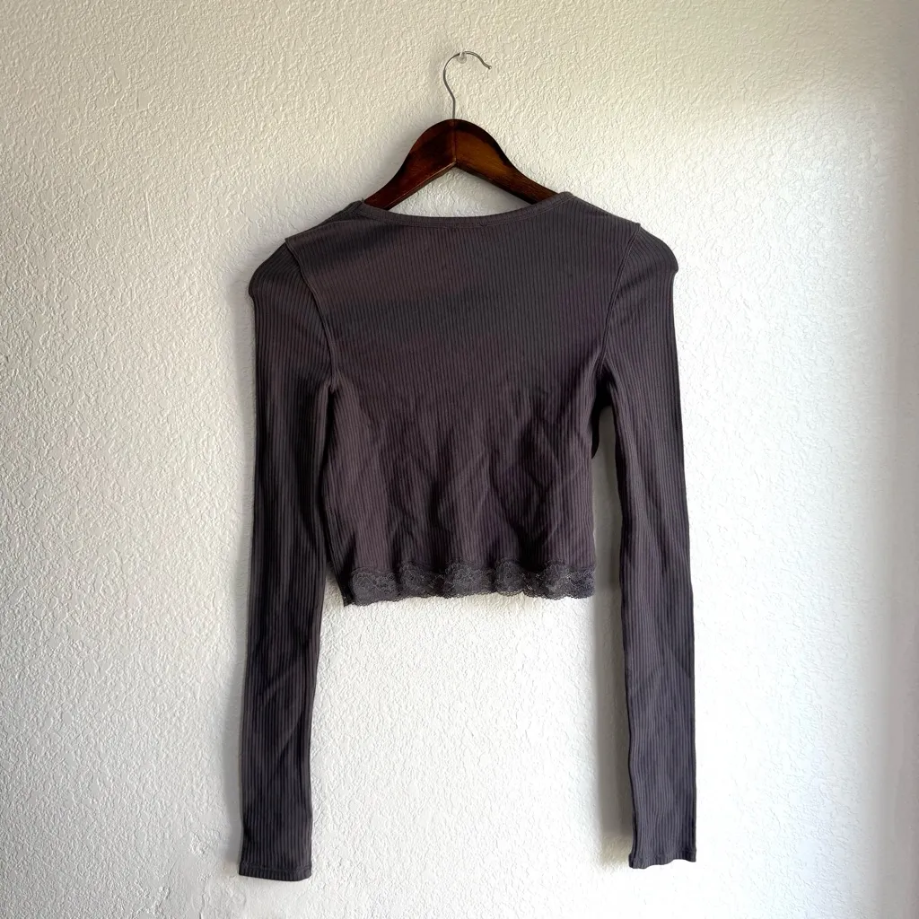 NEW Free People Womens Shirt Top Gray Boulevard Ribbed Lace Hem Size Medium - Image 2