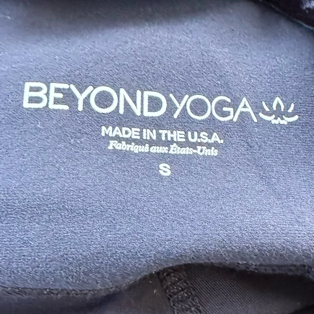 NWT BEYOND YOGA Velvet black Motion High Waisted Midi Legging, Size S - Image 6